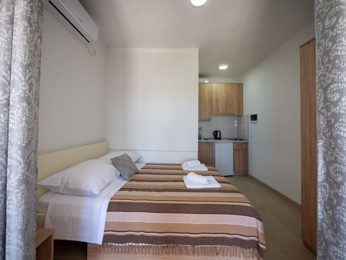 Apartments Tri Mora Ražanac Exterior foto