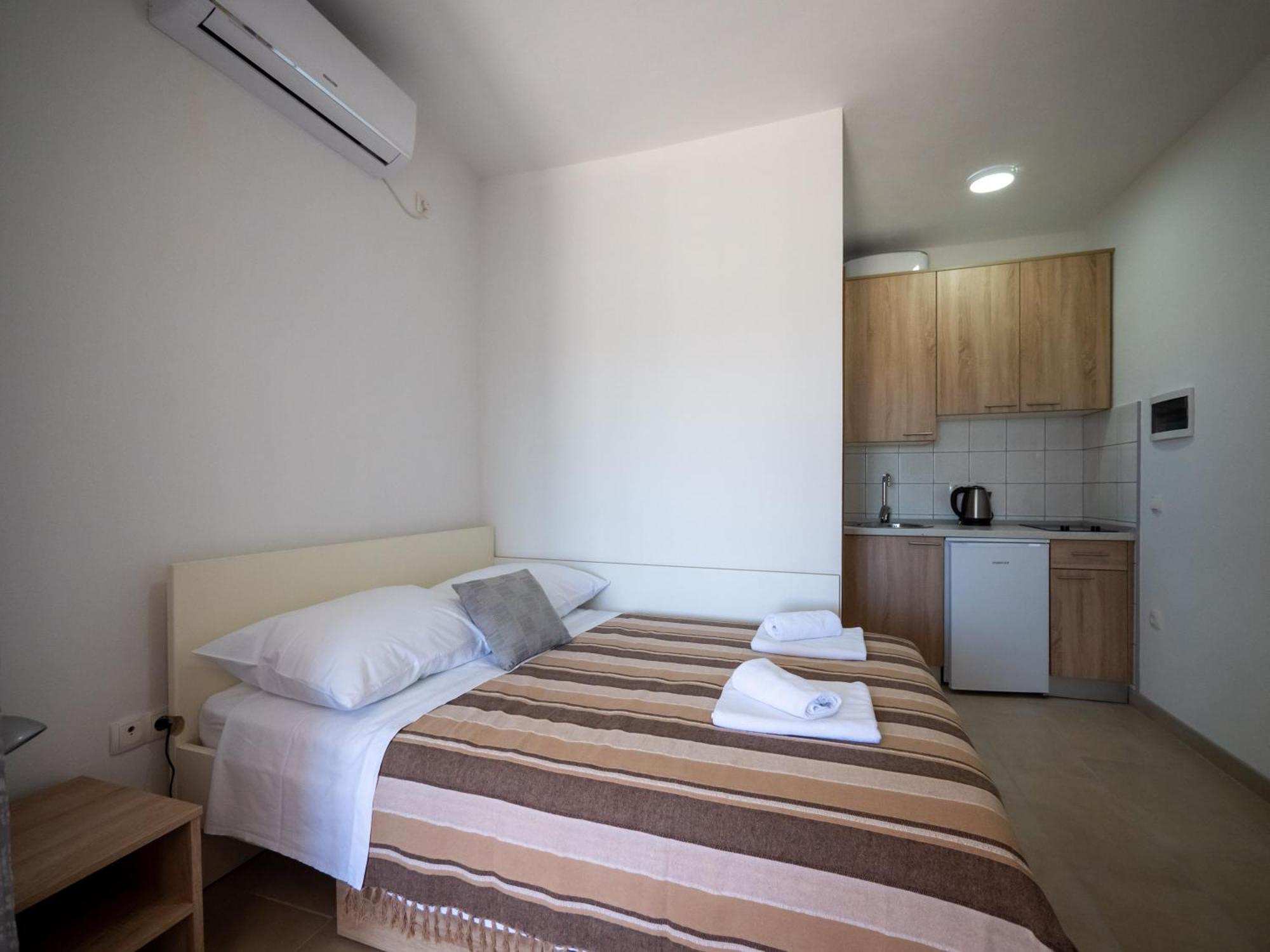 Apartments Tri Mora Ražanac Habitación foto